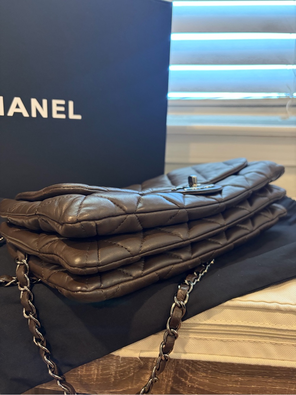 CHANEL 3 Accordion Flap Bag in Dark Brown Leather - Picture 3 of 7